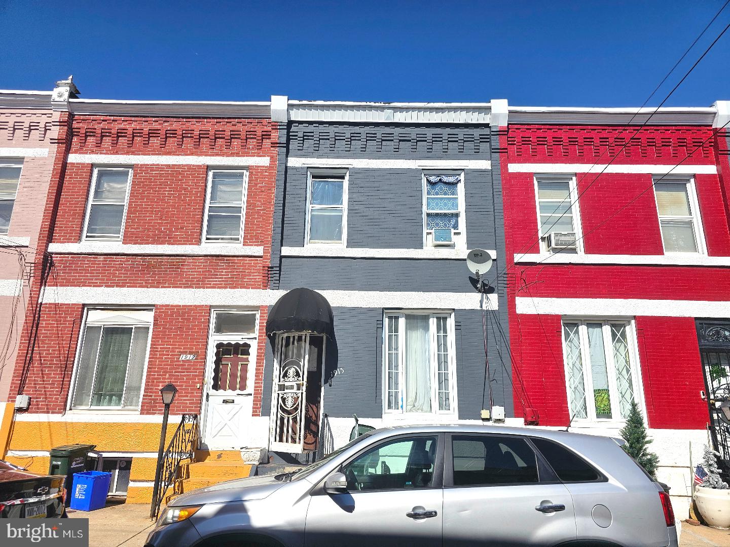 1915 FONTAIN ST Property Photo 1