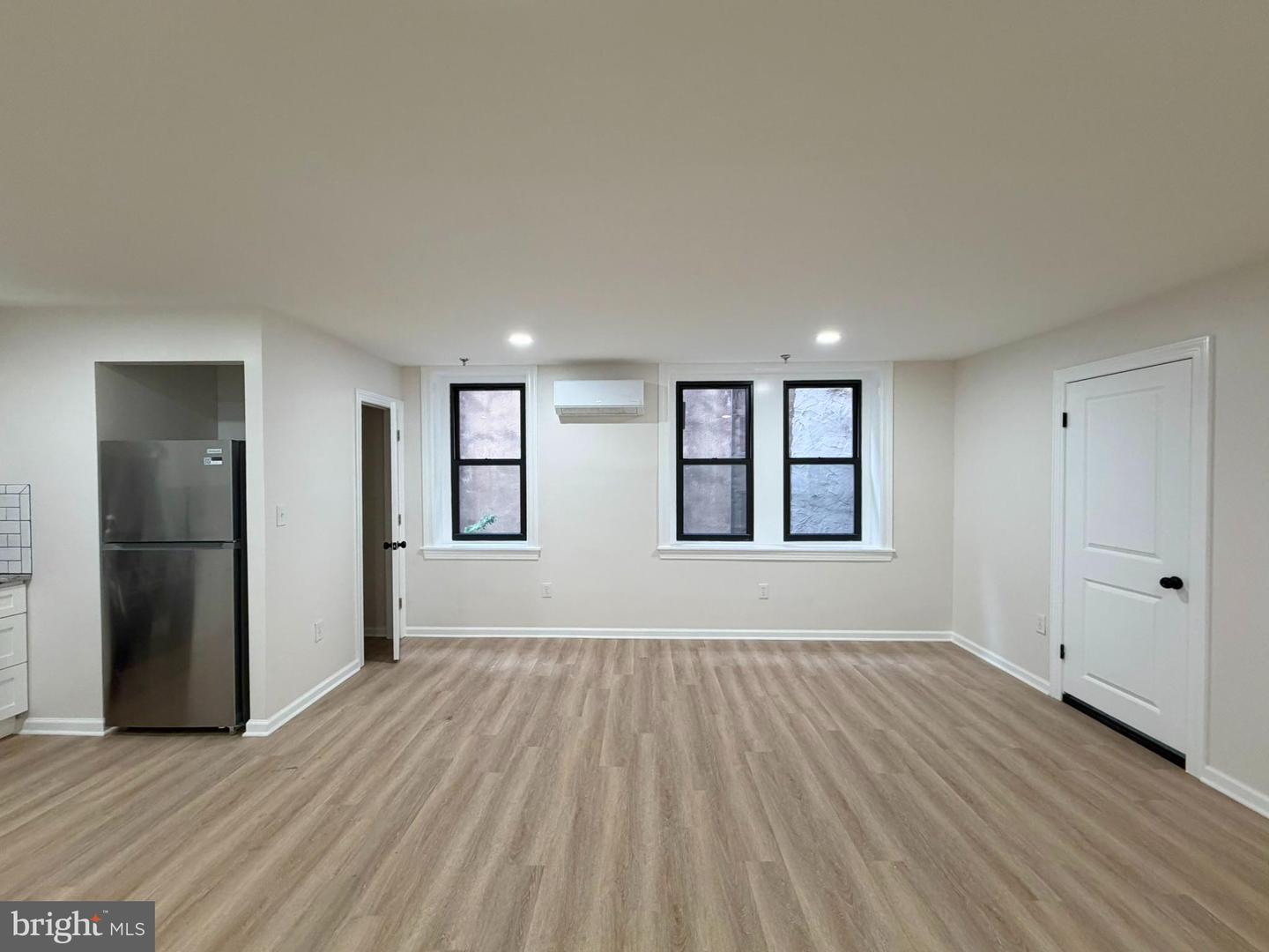 4804 Chester Ave #106 Property Photo 4