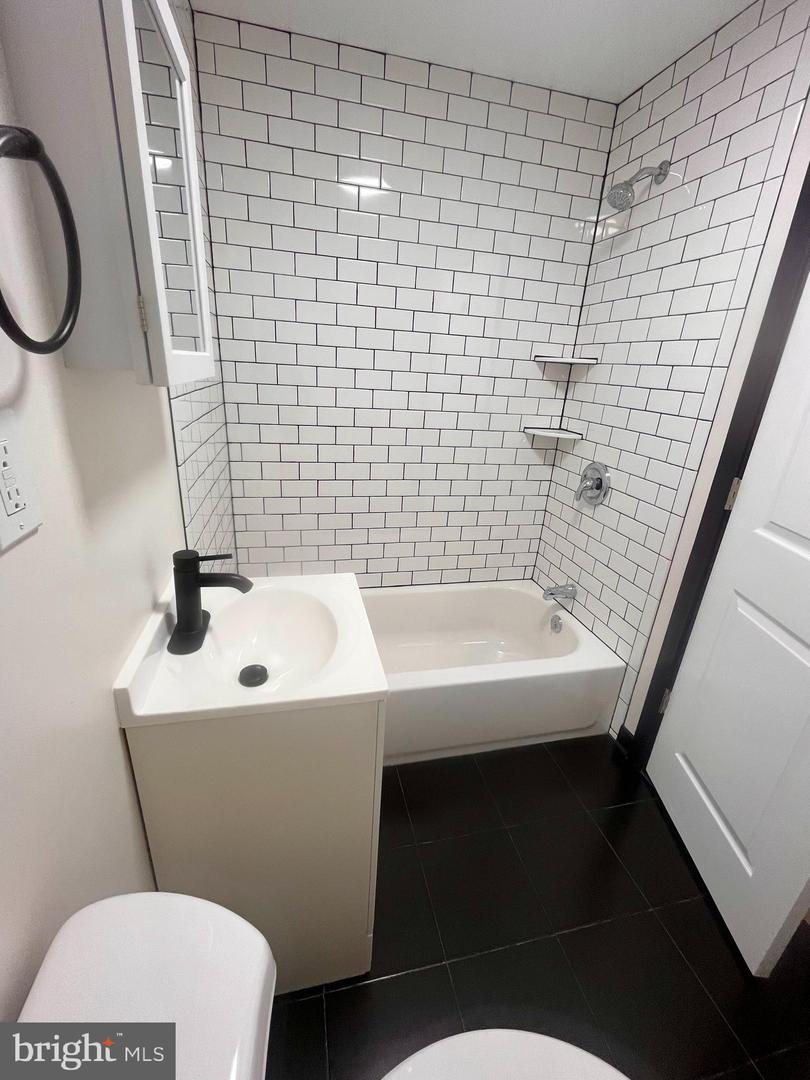4804 Chester Ave #106 Property Photo 8