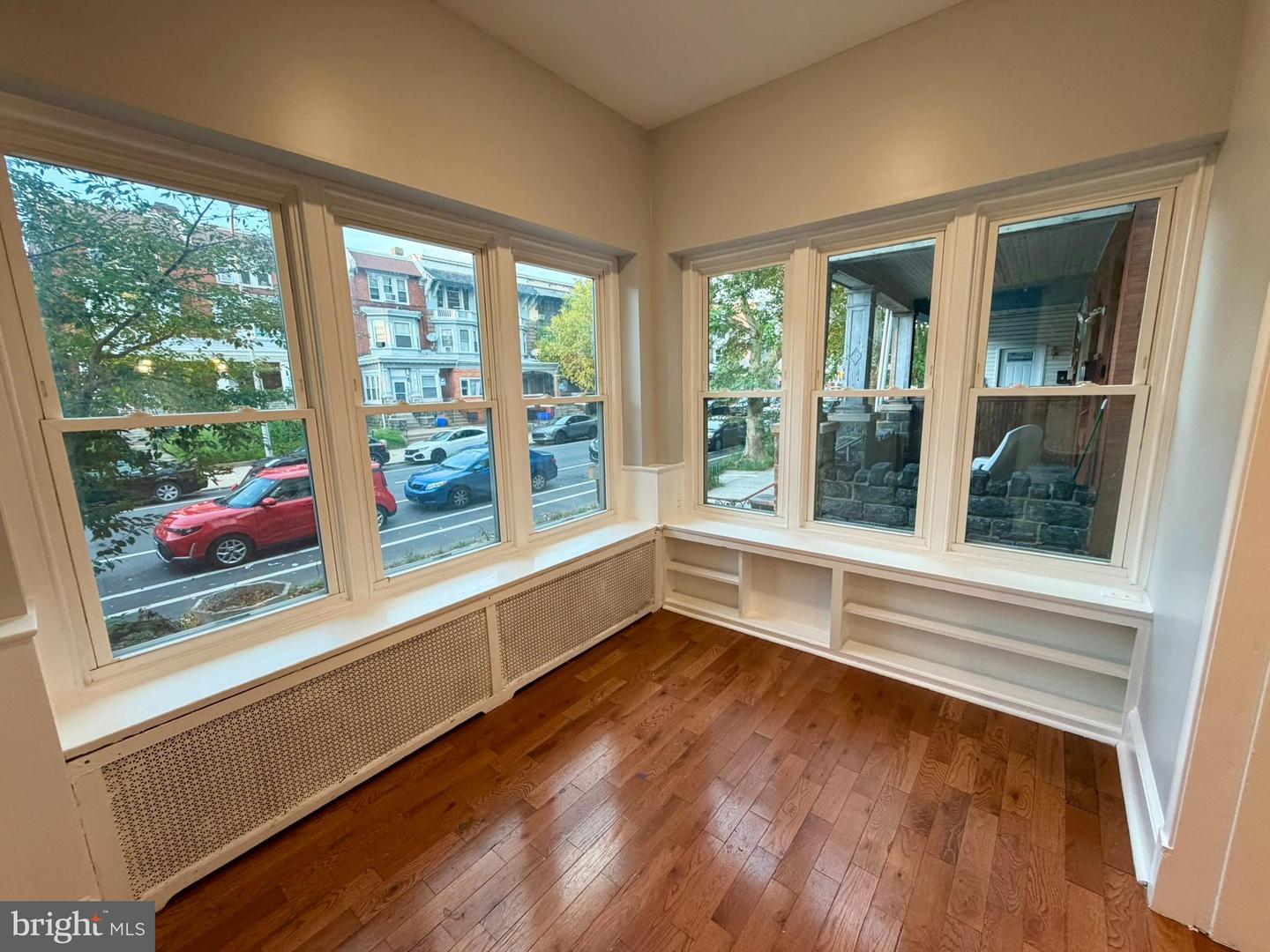 5028 Walnut St #1f Property Photo 4