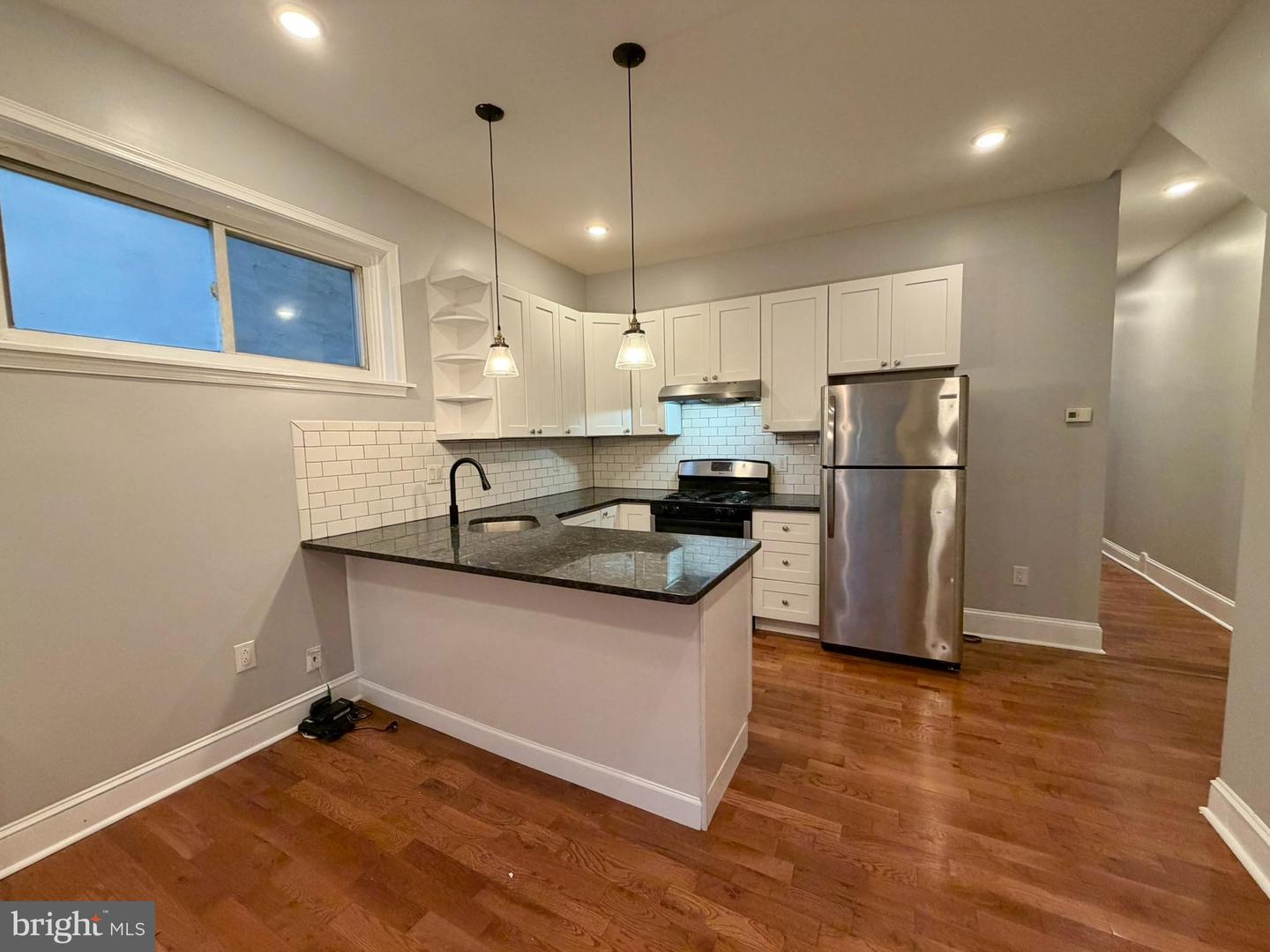 5028 Walnut St #1f Property Photo 6