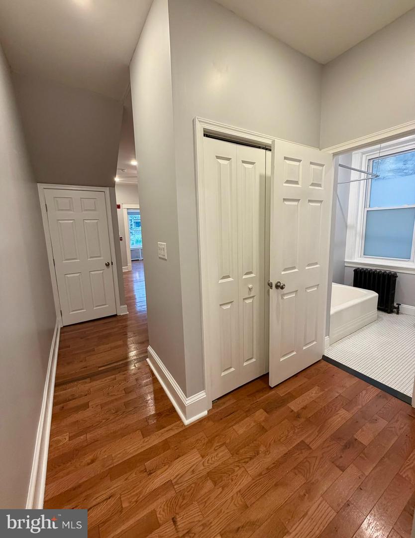 5028 Walnut St #1f Property Photo 14