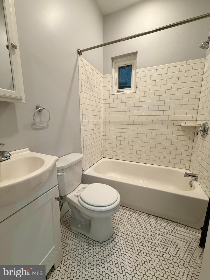 5028 Walnut St #1f Property Photo 30