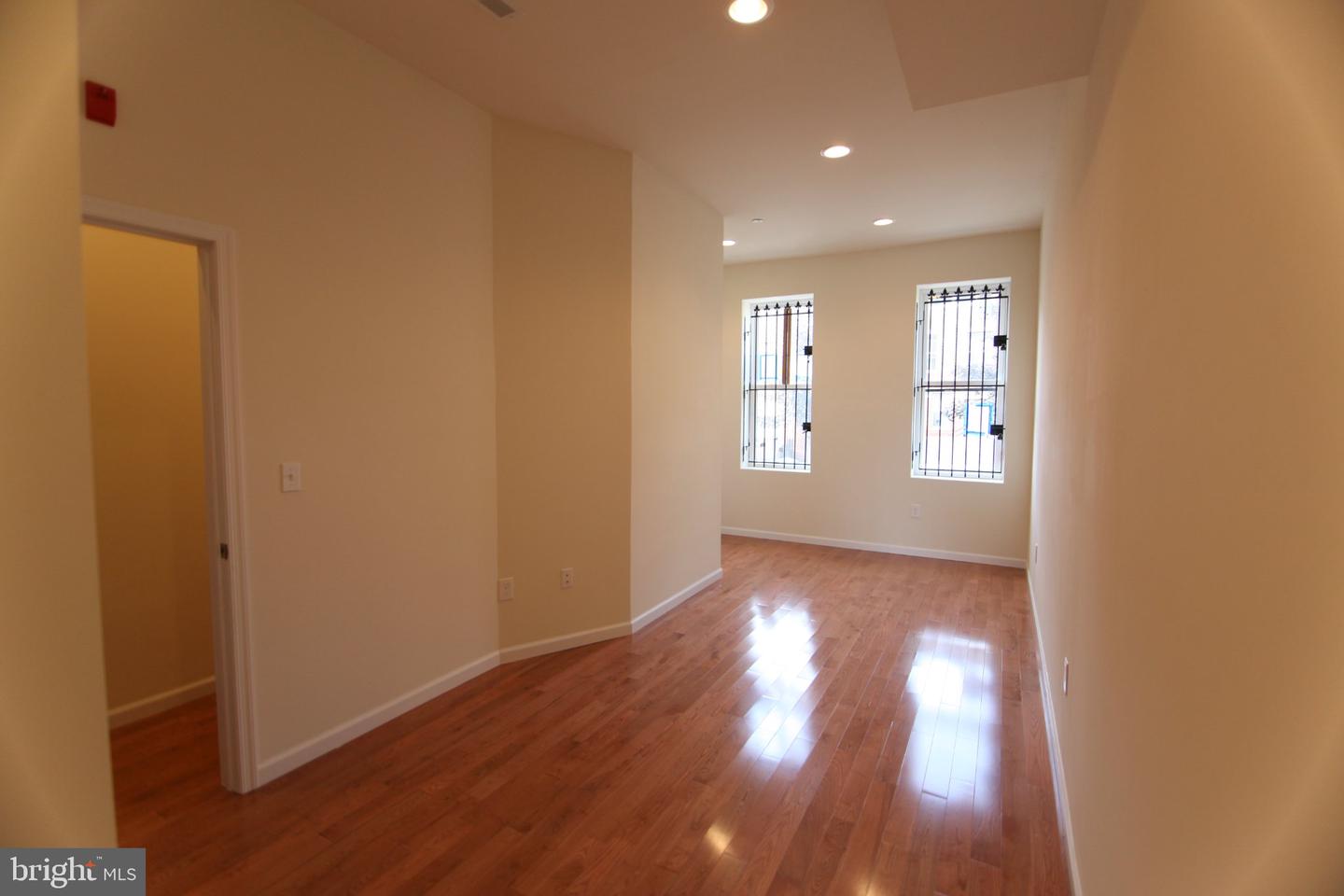 1627 W Diamond St Property Photo 2