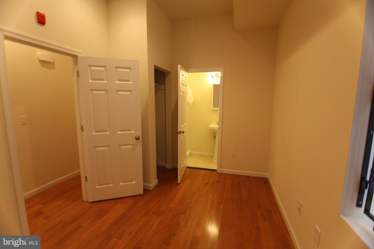 1627 W Diamond St Property Photo 4