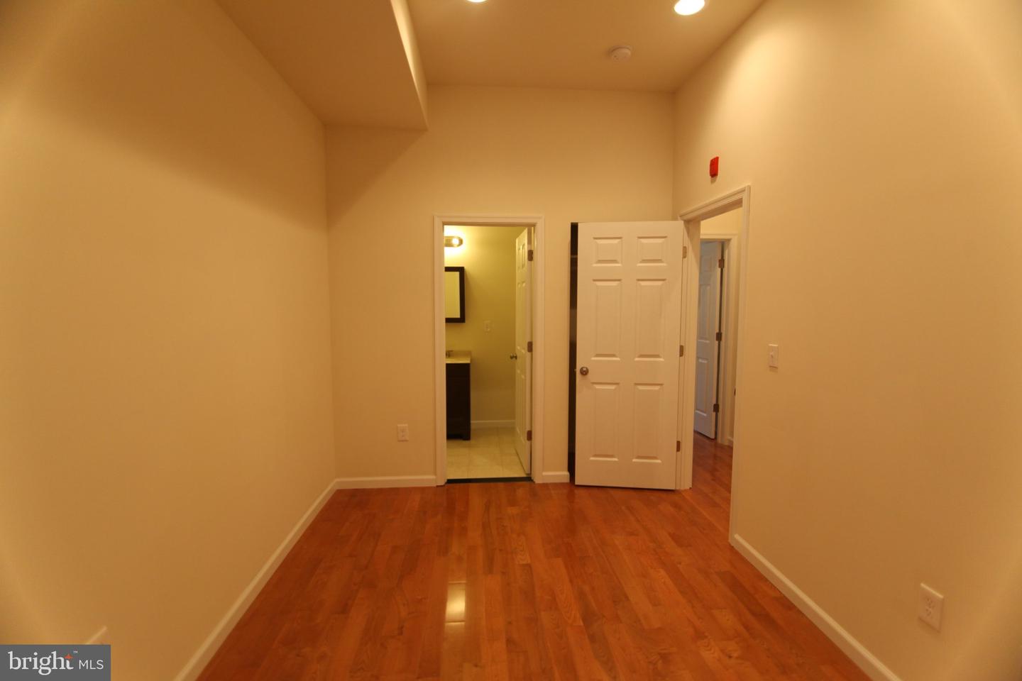 1627 W Diamond St Property Photo 5