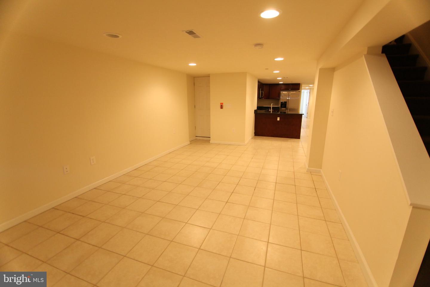 1627 W Diamond St Property Photo 7