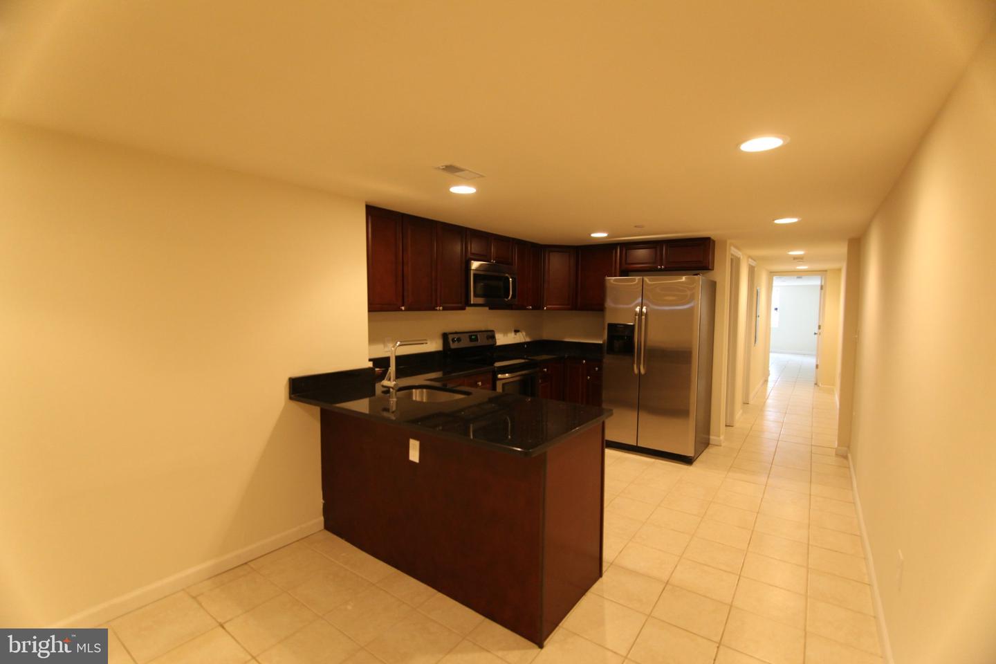 1627 W Diamond St Property Photo 8