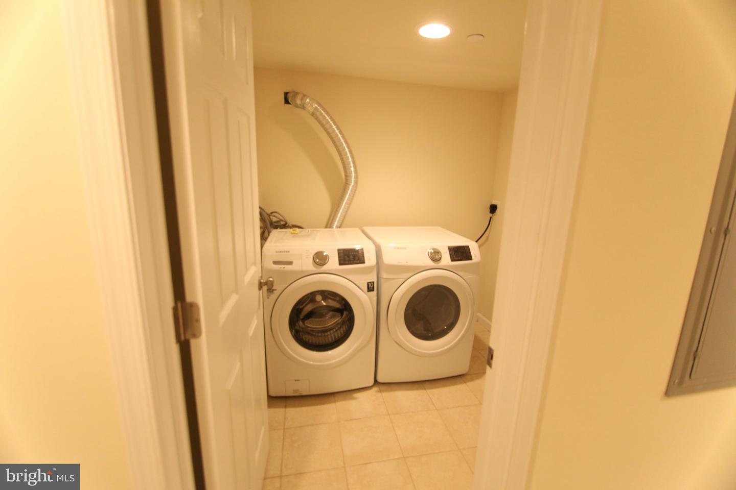 1627 W Diamond St Property Photo 9