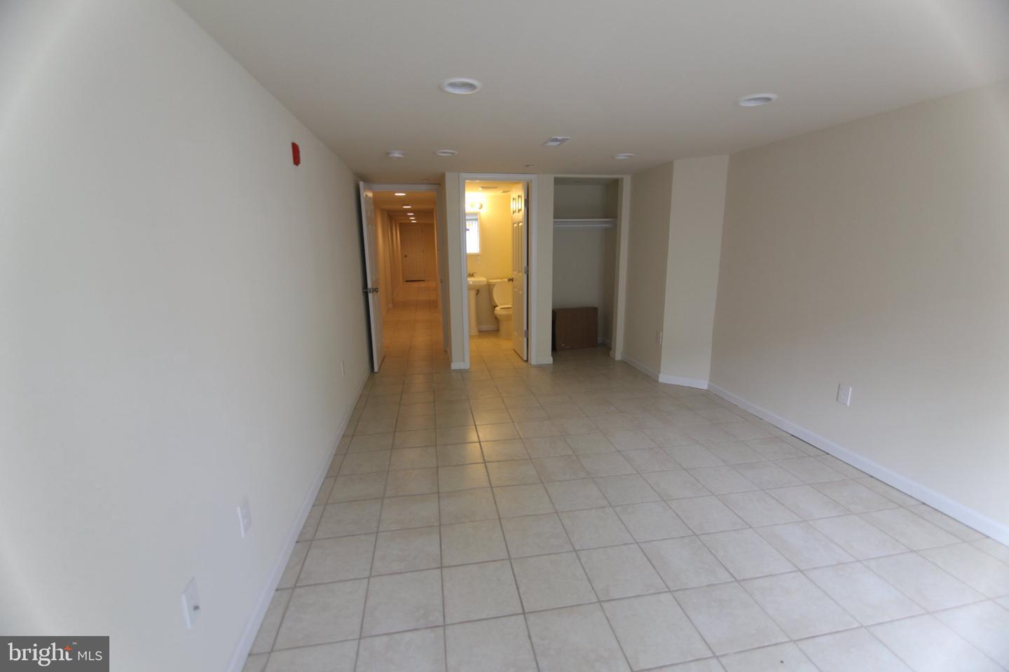 1627 W Diamond St Property Photo 10
