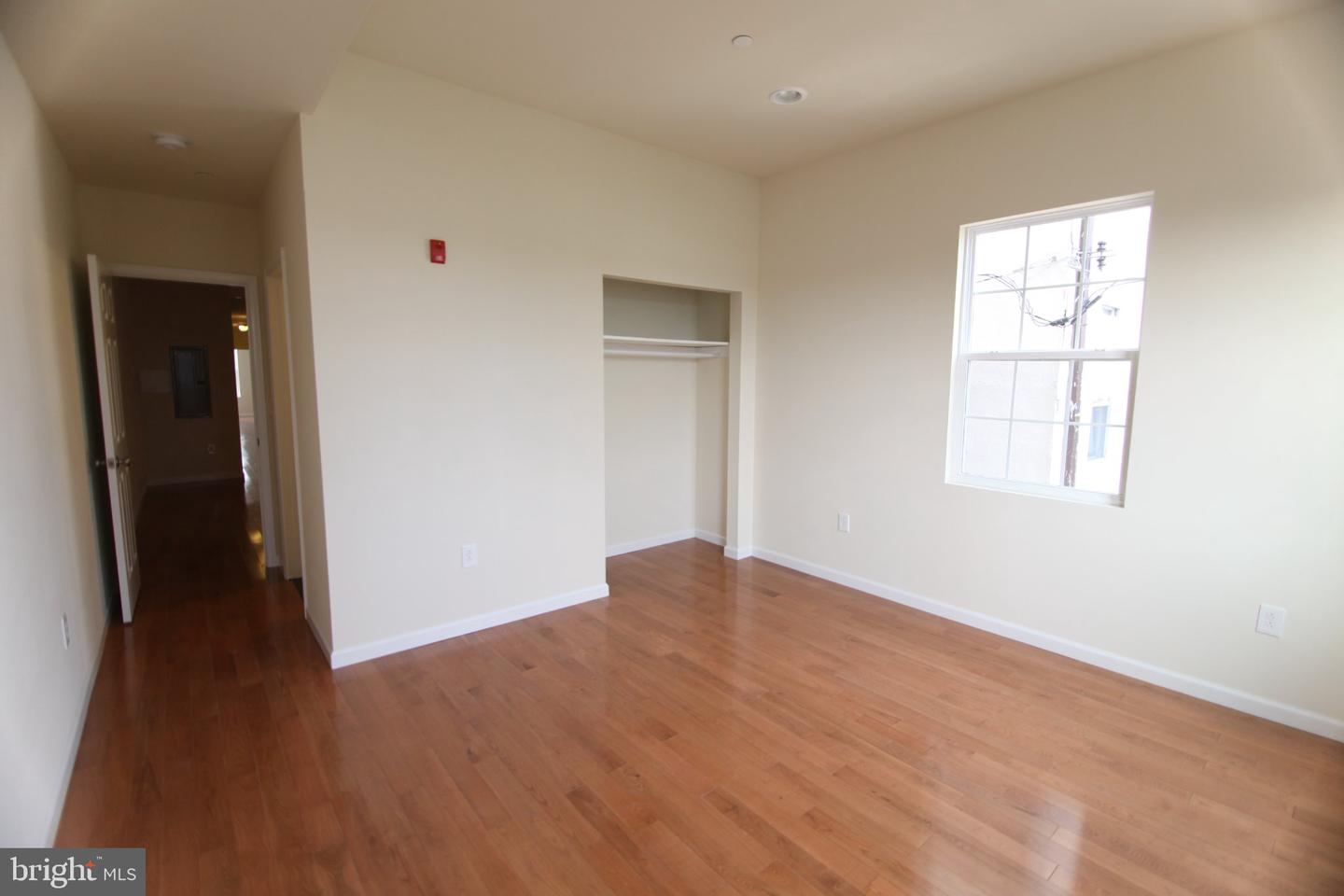 1627 W Diamond St Property Photo 15