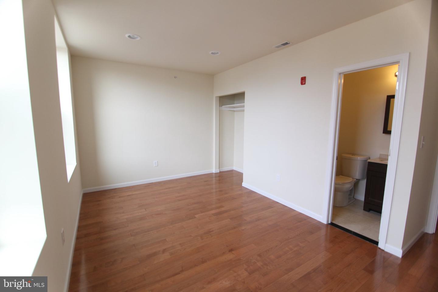 1627 W Diamond St Property Photo 18