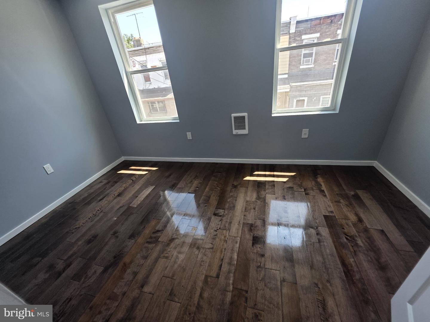 6169 GLENMORE AVE #APT B Property Photo 1