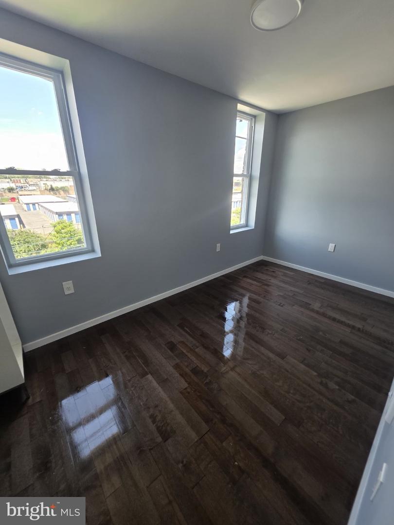6169 Glenmore Ave #apt B Property Photo 2