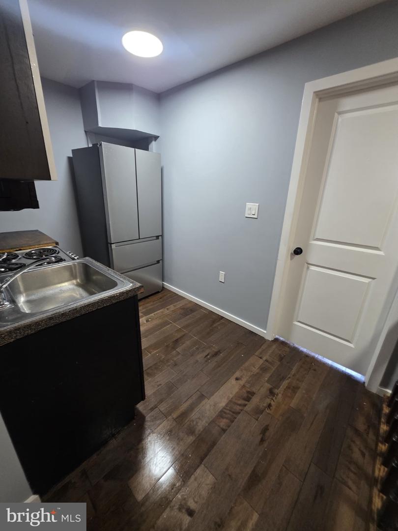 6169 Glenmore Ave #apt B Property Photo 3
