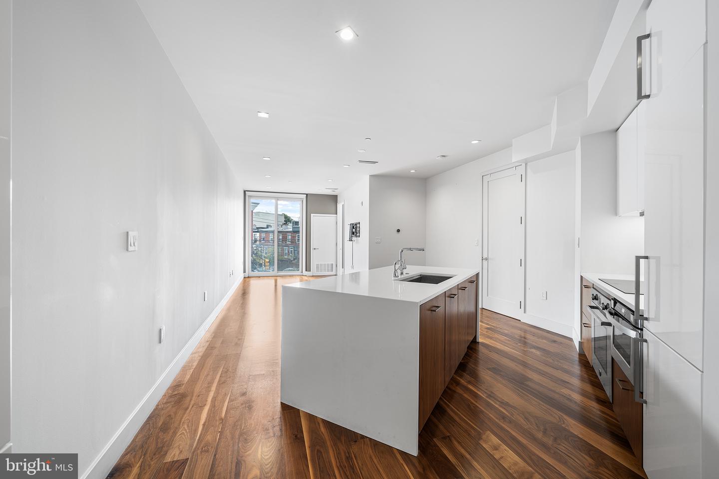 621-23 S 24TH ST #208 Property Photo 1