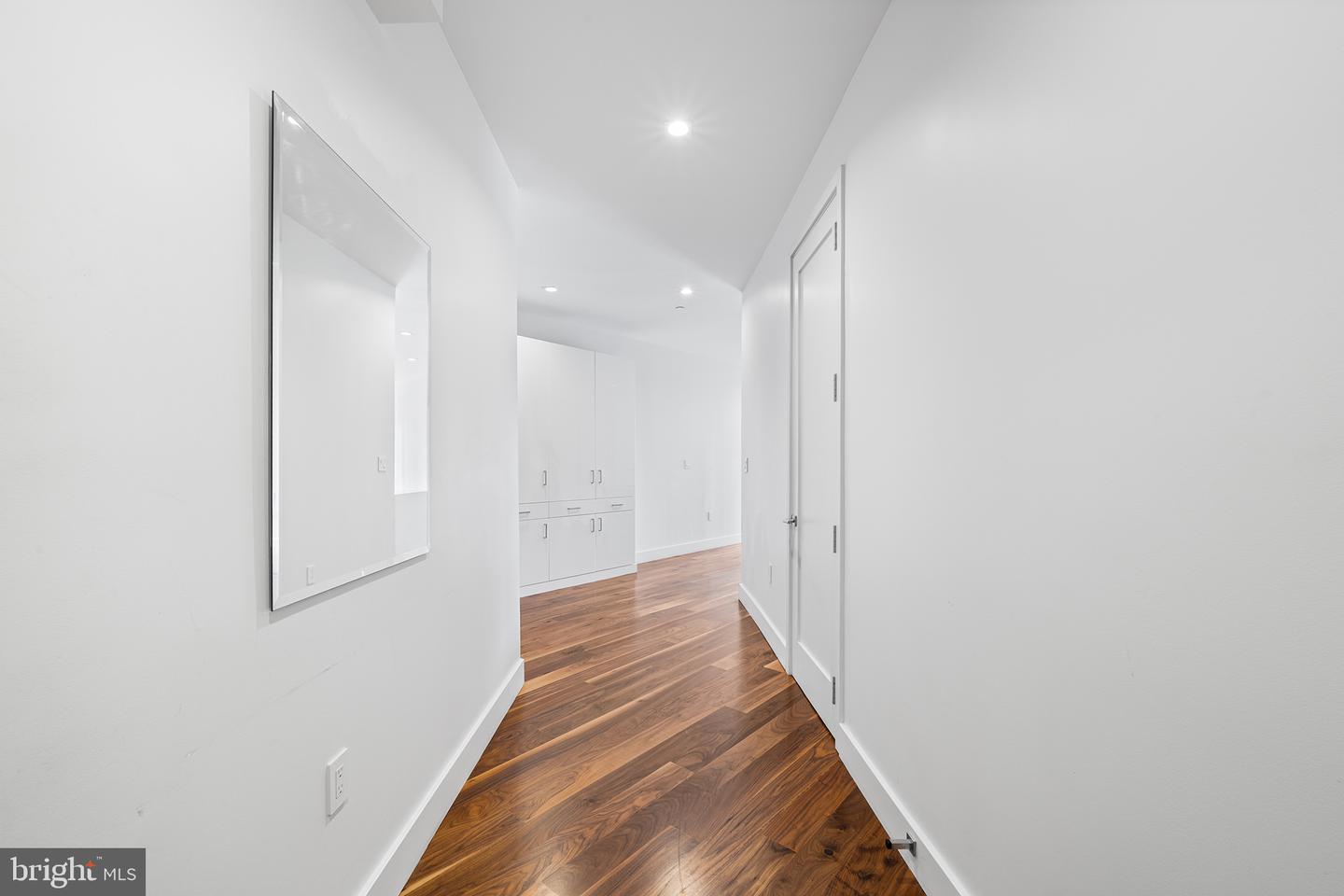 621-23 S 24th St #208 Property Photo 5