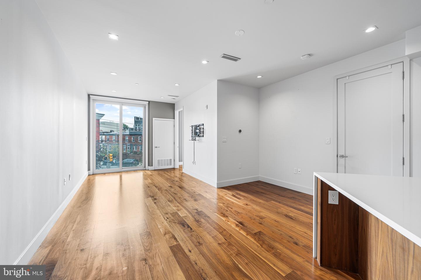 621-23 S 24th St #208 Property Photo 10