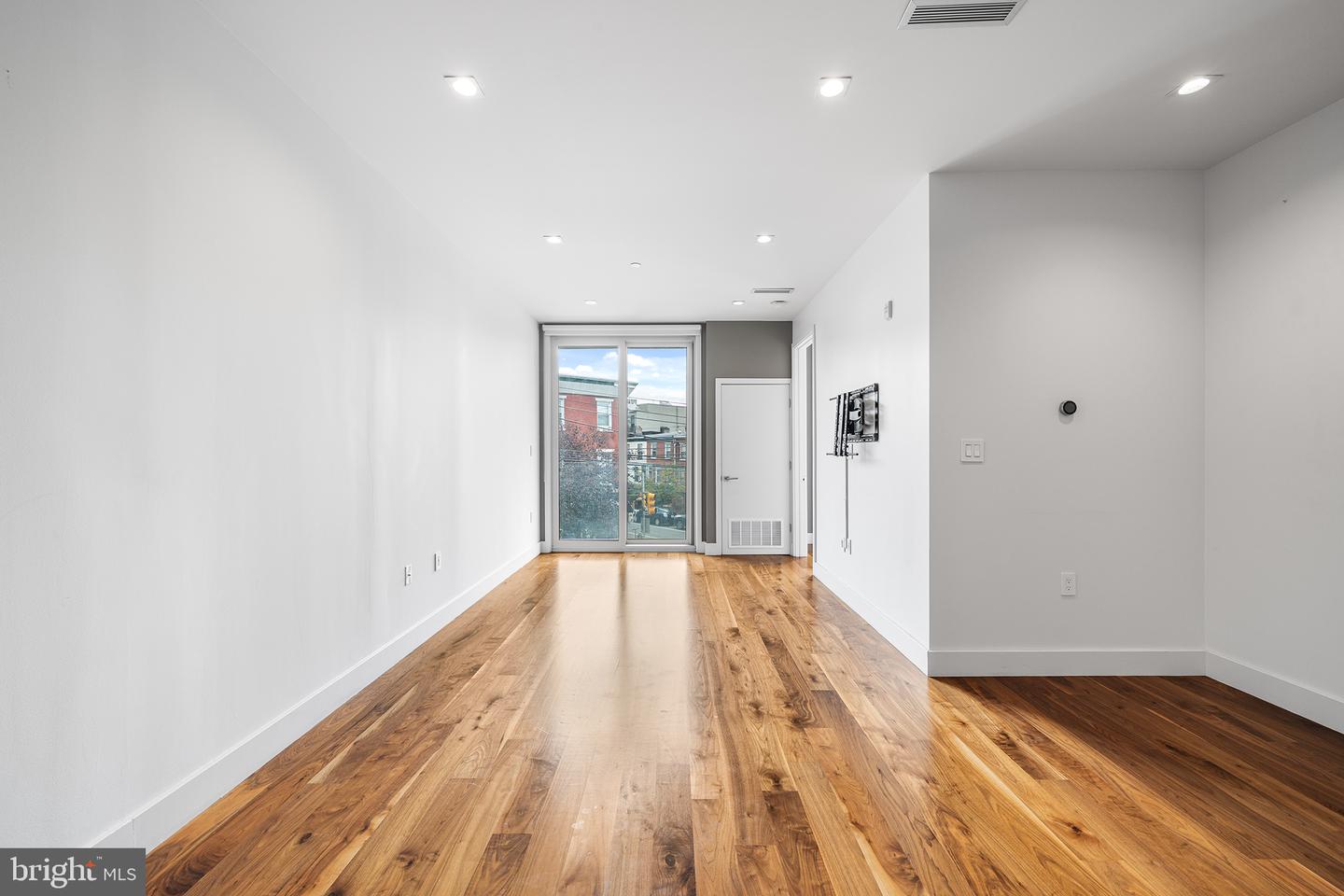 621-23 S 24th St #208 Property Photo 11
