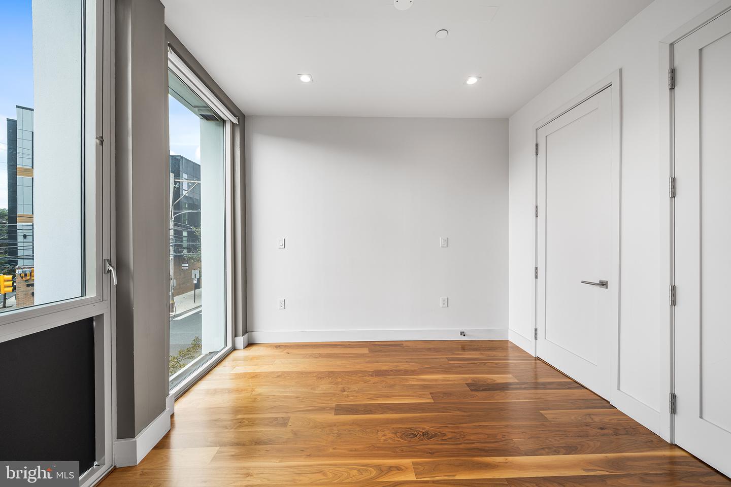 621-23 S 24th St #208 Property Photo 15
