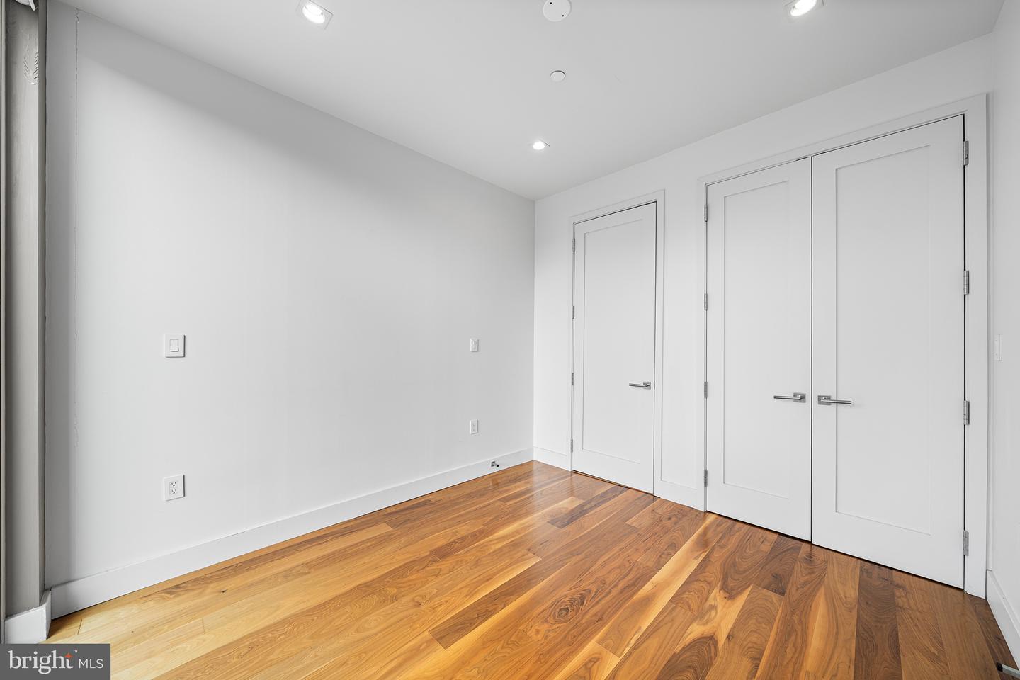 621-23 S 24th St #208 Property Photo 17