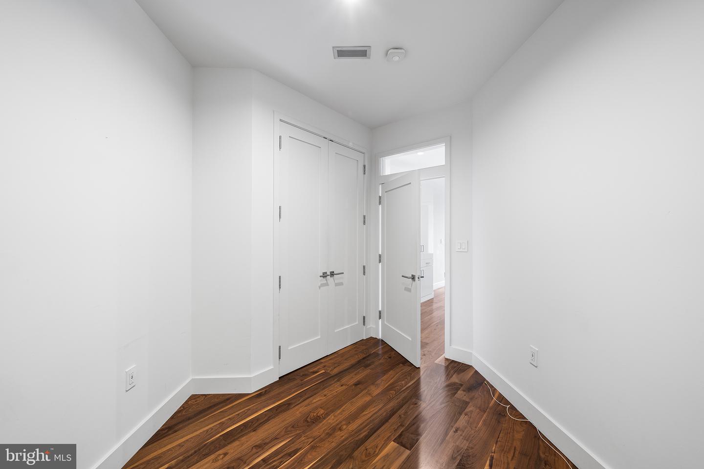621-23 S 24th St #208 Property Photo 21