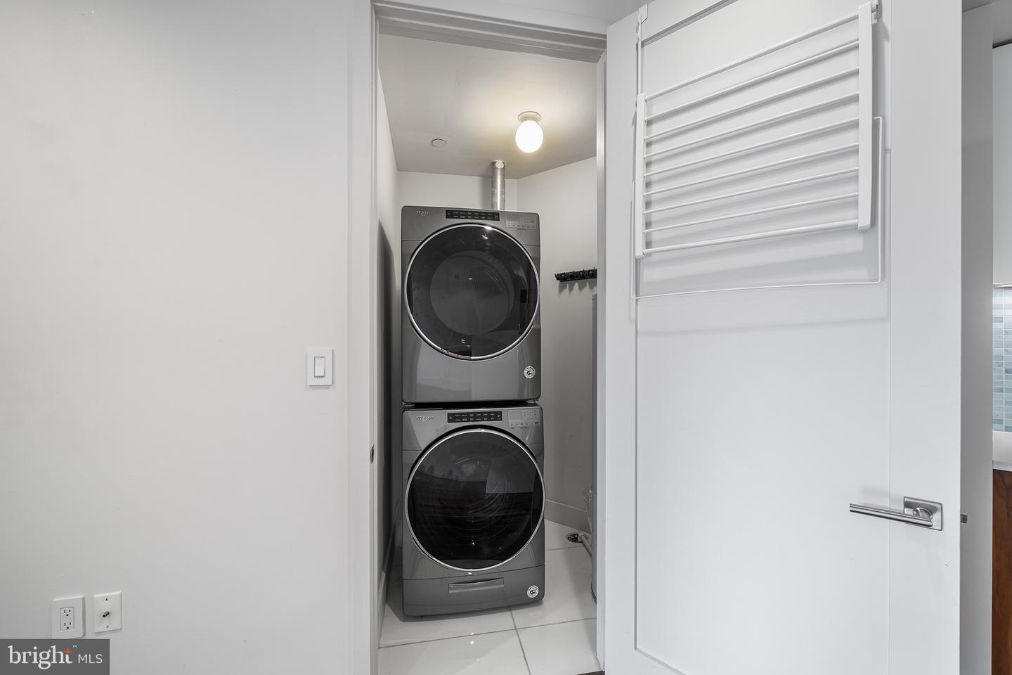 621-23 S 24th St #208 Property Photo 23