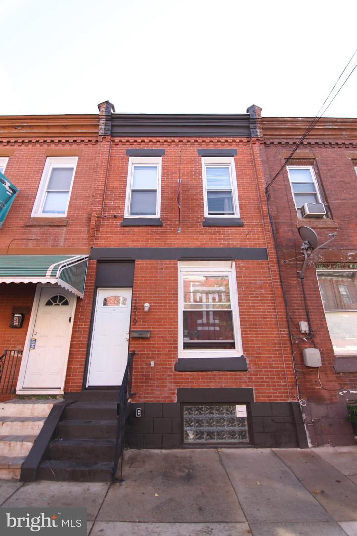 1819 N Willington St Property Photo 1