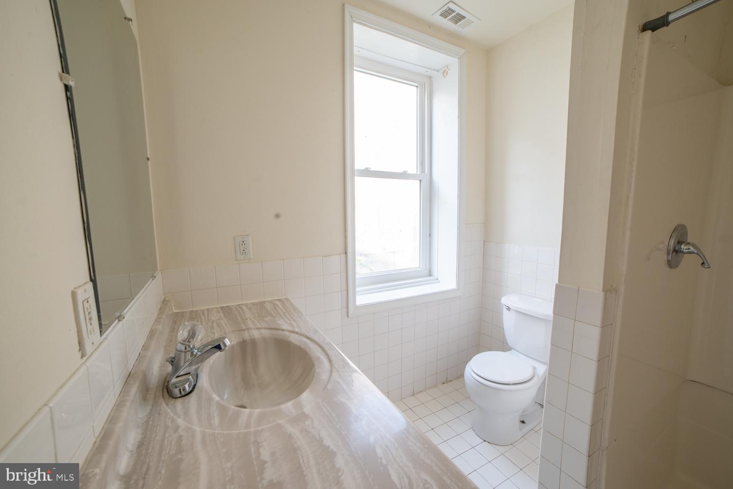 1850 N 16th St Property Photo 9