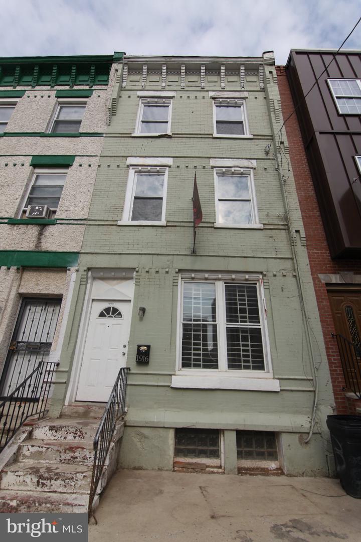 1916 N GRATZ ST Property Photo 1