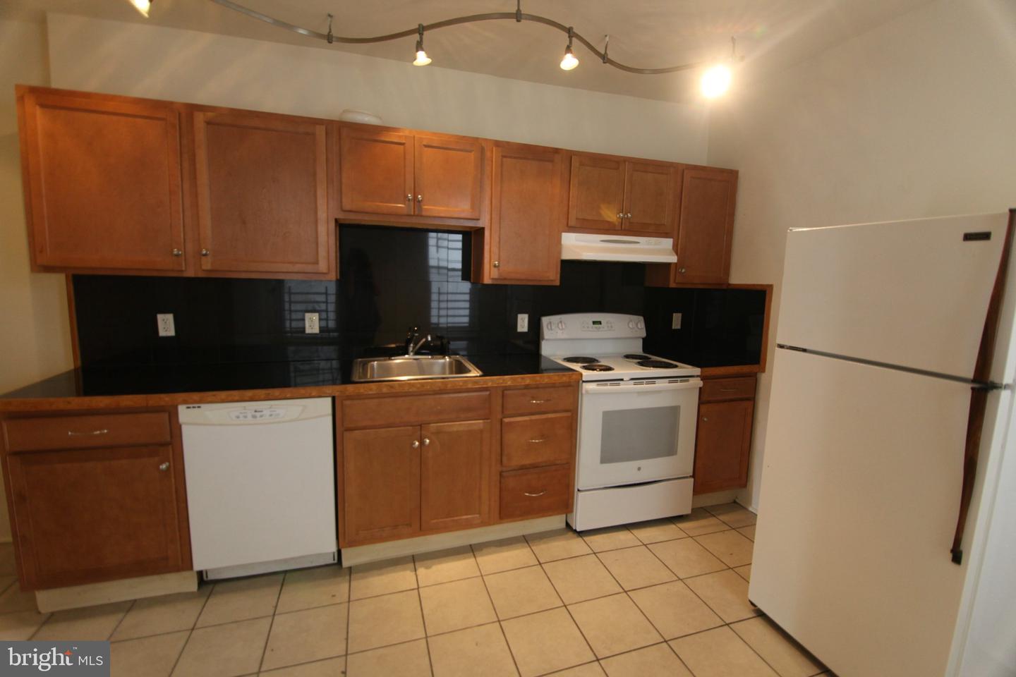 1916 N Gratz St Property Photo 6