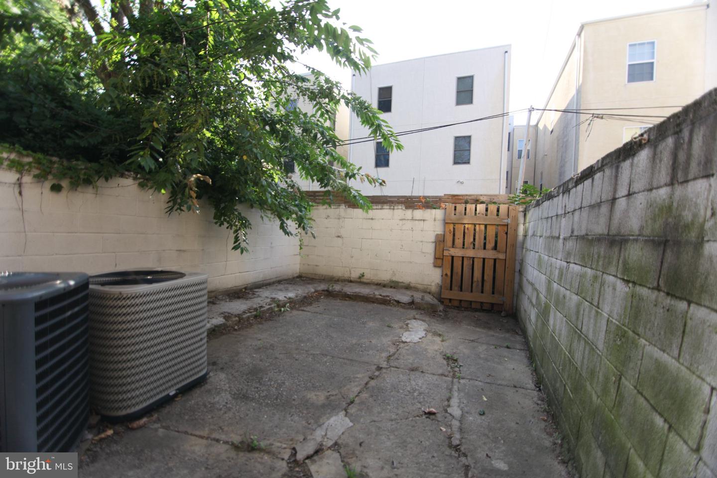 1931 N Gratz St Property Photo 10