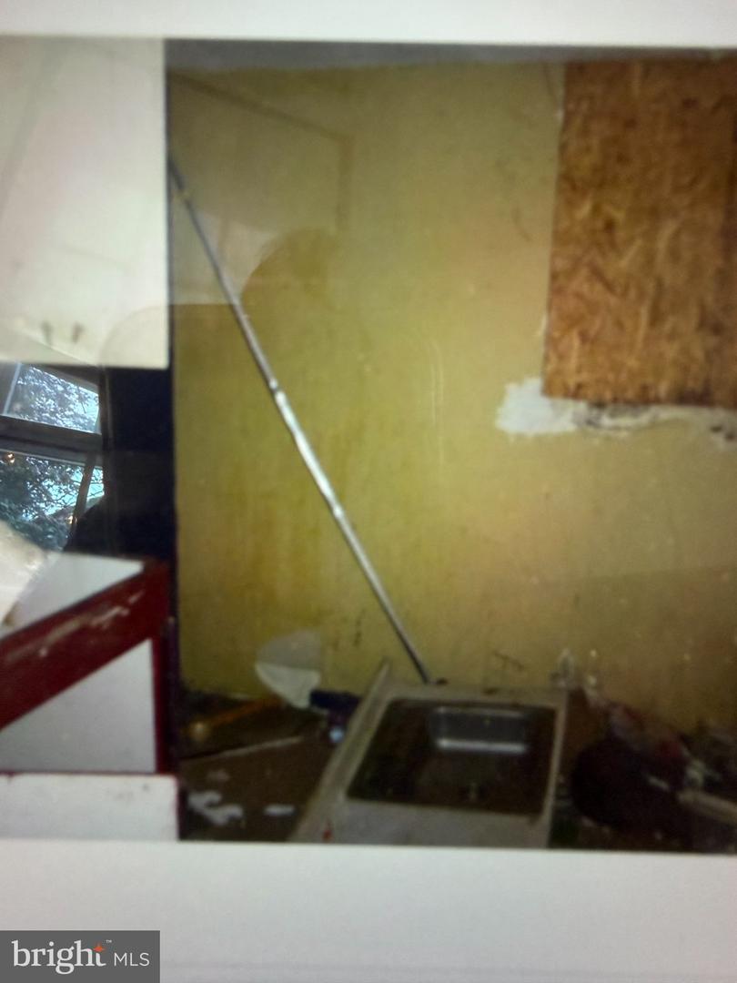 627 E Wensley St Property Photo 7