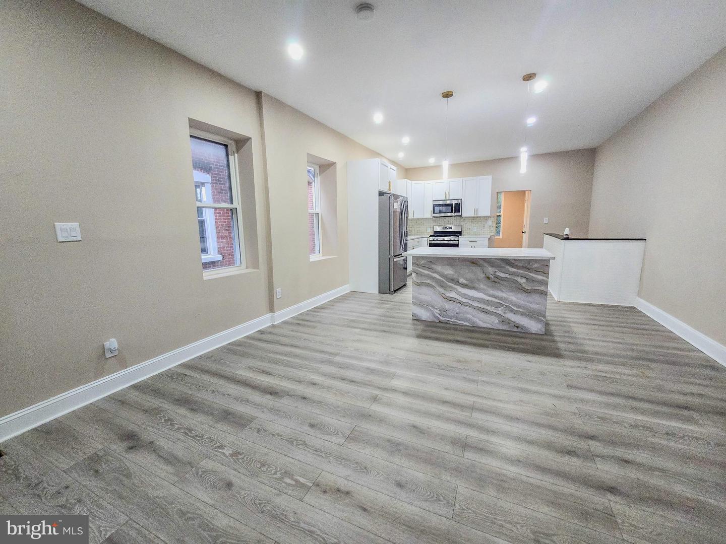 1666 Conklin St Property Photo 6