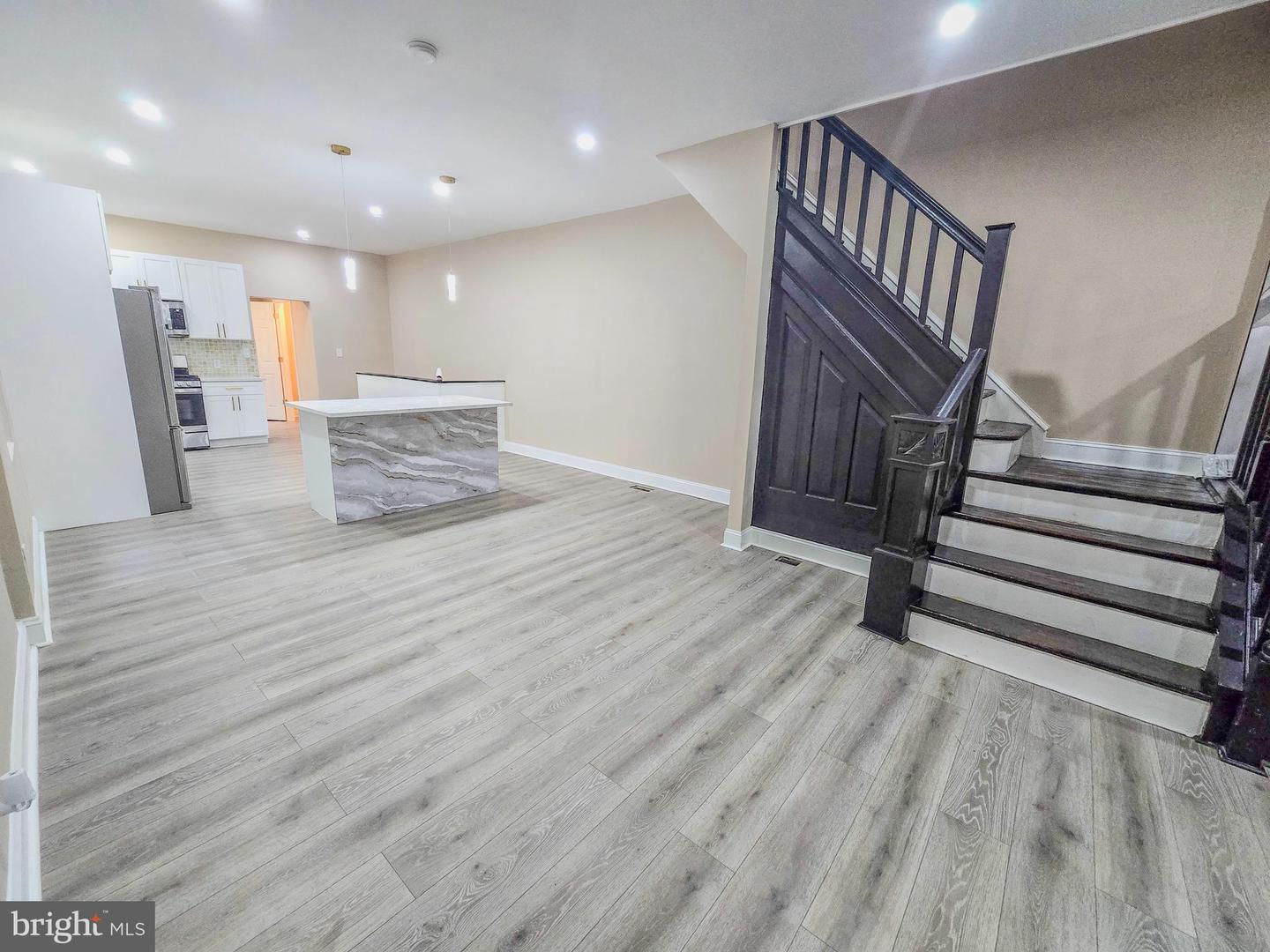 1666 Conklin St Property Photo 9