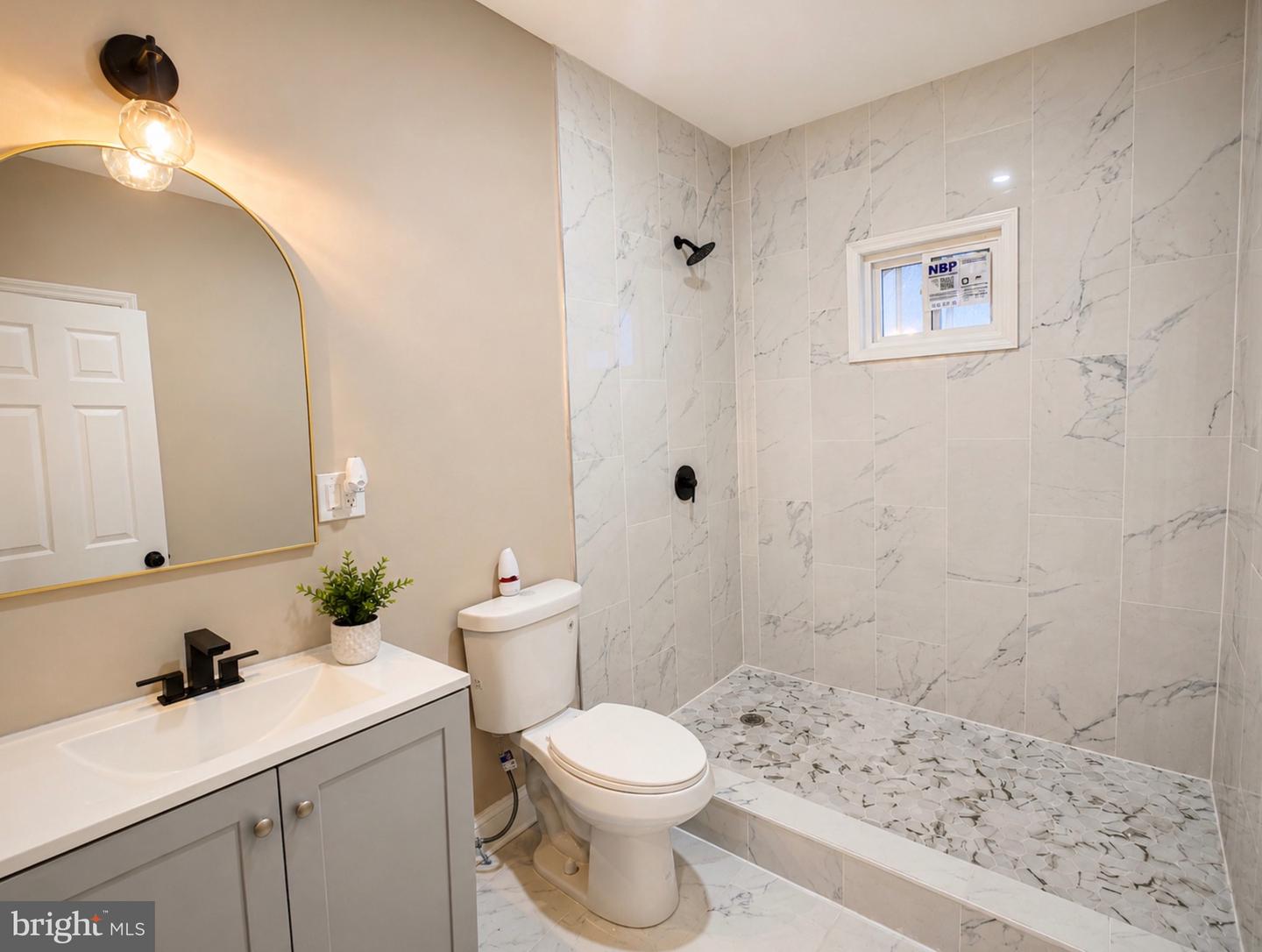1666 Conklin St Property Photo 15