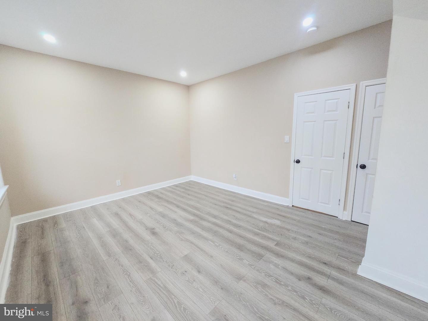 1666 Conklin St Property Photo 17