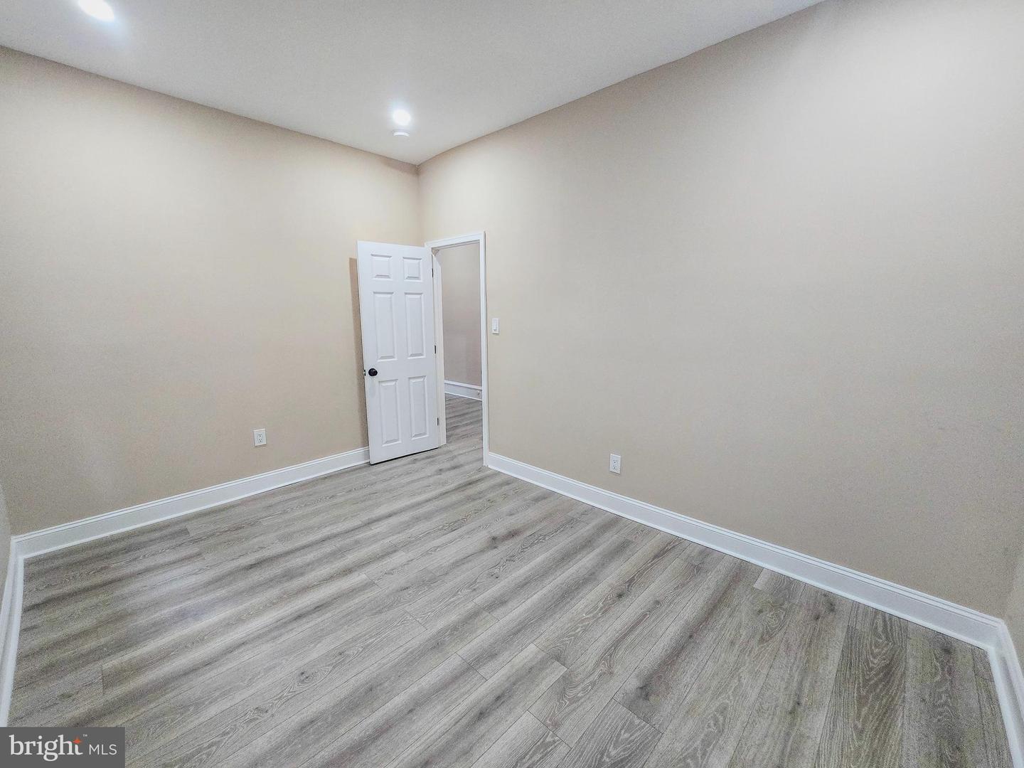 1666 Conklin St Property Photo 19
