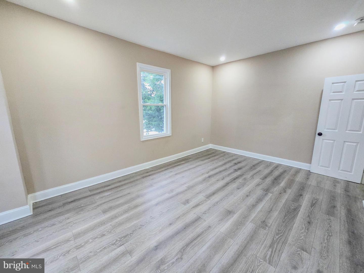 1666 Conklin St Property Photo 20