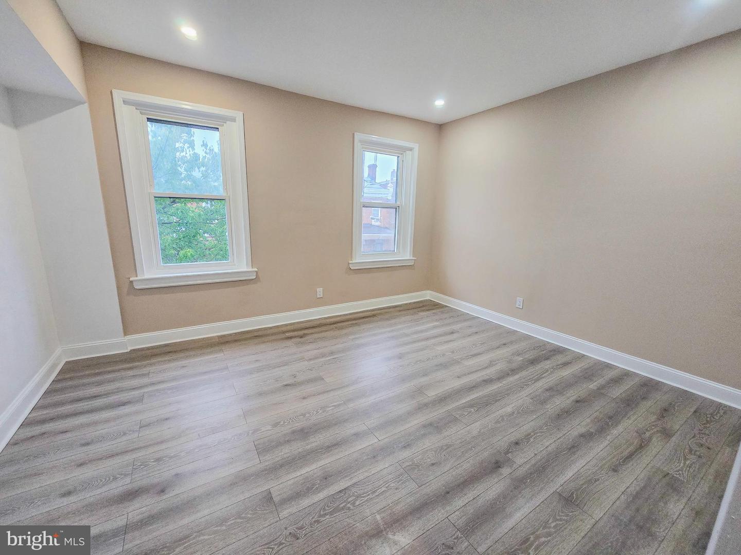 1666 Conklin St Property Photo 21