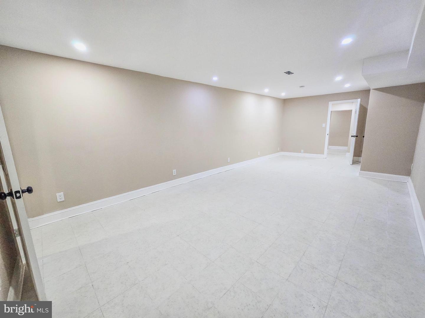 1666 Conklin St Property Photo 23