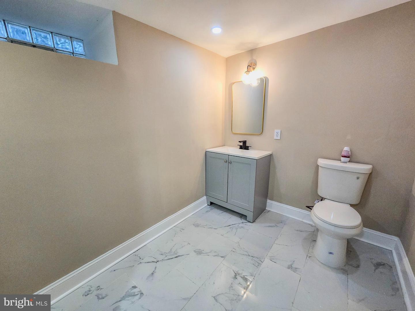 1666 Conklin St Property Photo 24