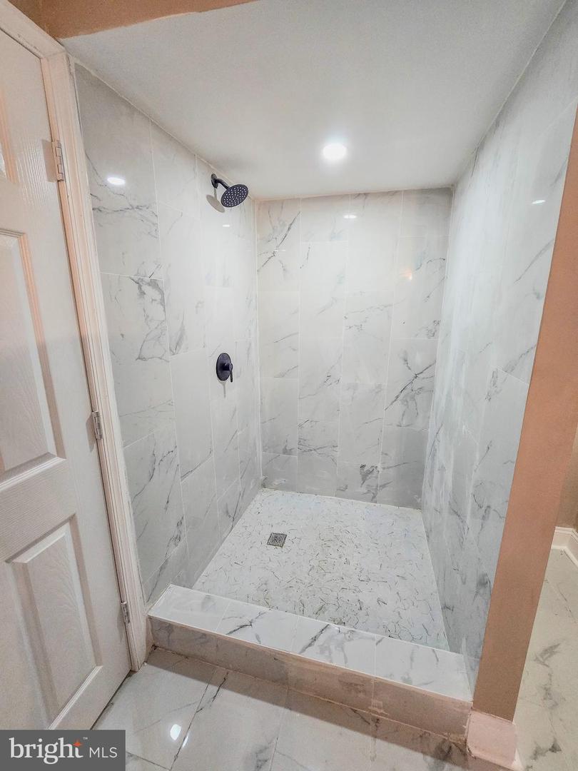 1666 Conklin St Property Photo 25
