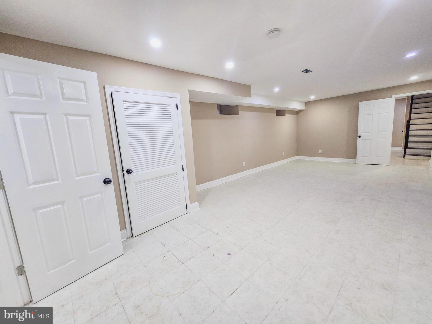 1666 Conklin St Property Photo 26