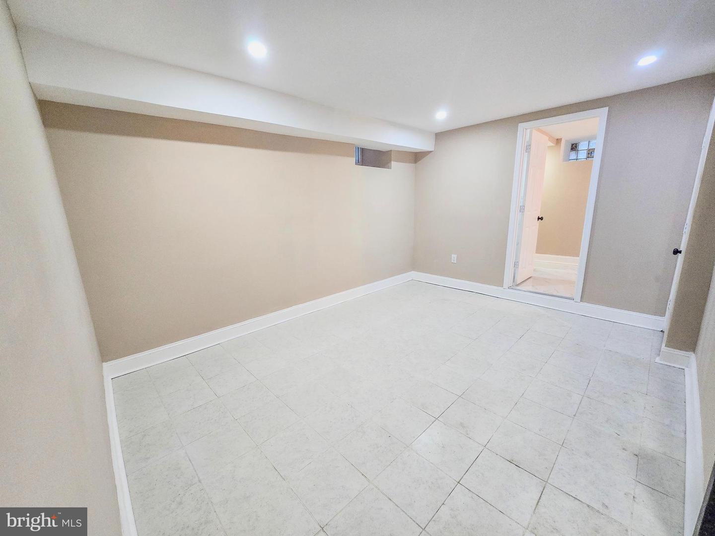 1666 Conklin St Property Photo 28