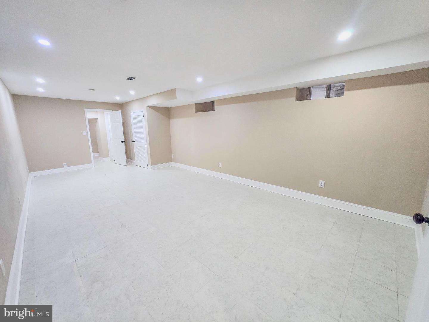 1666 Conklin St Property Photo 29