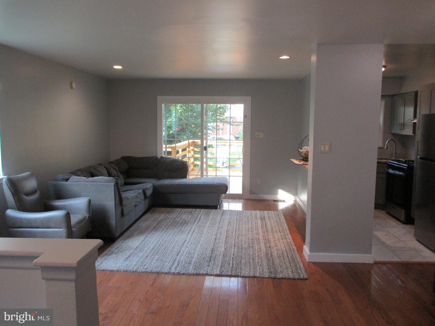 1537 STONEY LN #B Property Photo 1