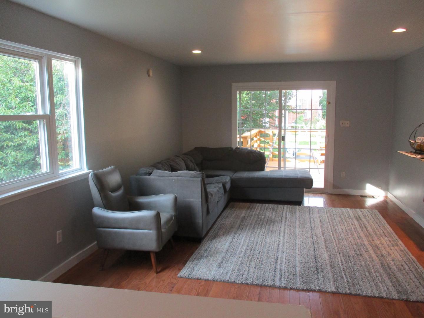 1537 Stoney Ln #b Property Photo 3
