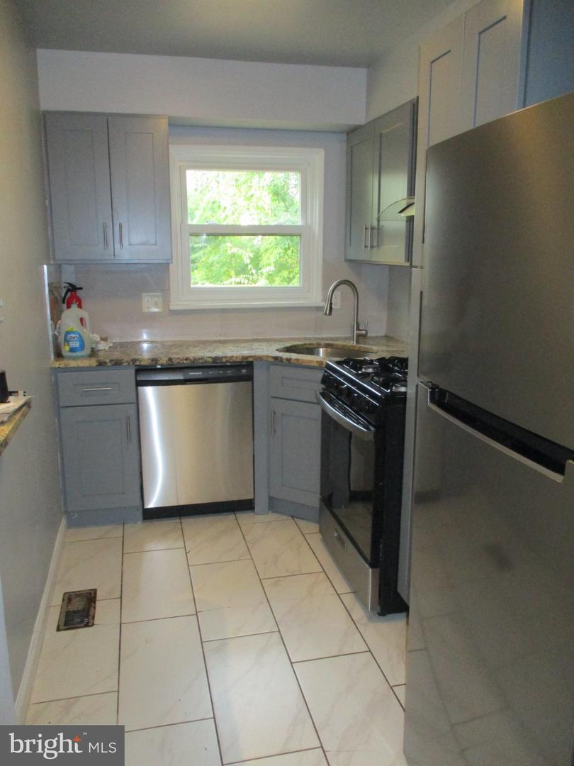 1537 Stoney Ln #b Property Photo 5