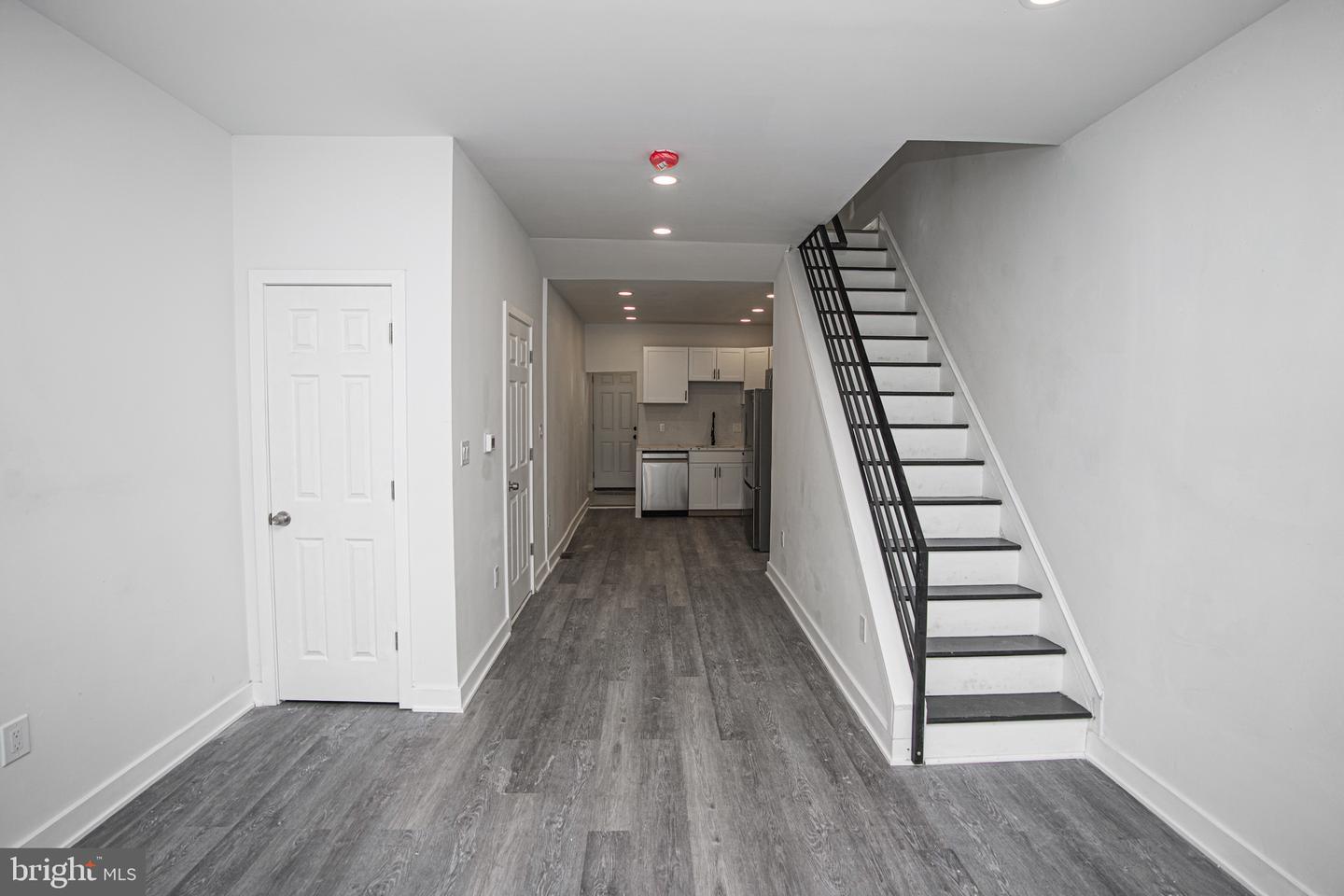 1721 W Lippincott St Property Photo 2
